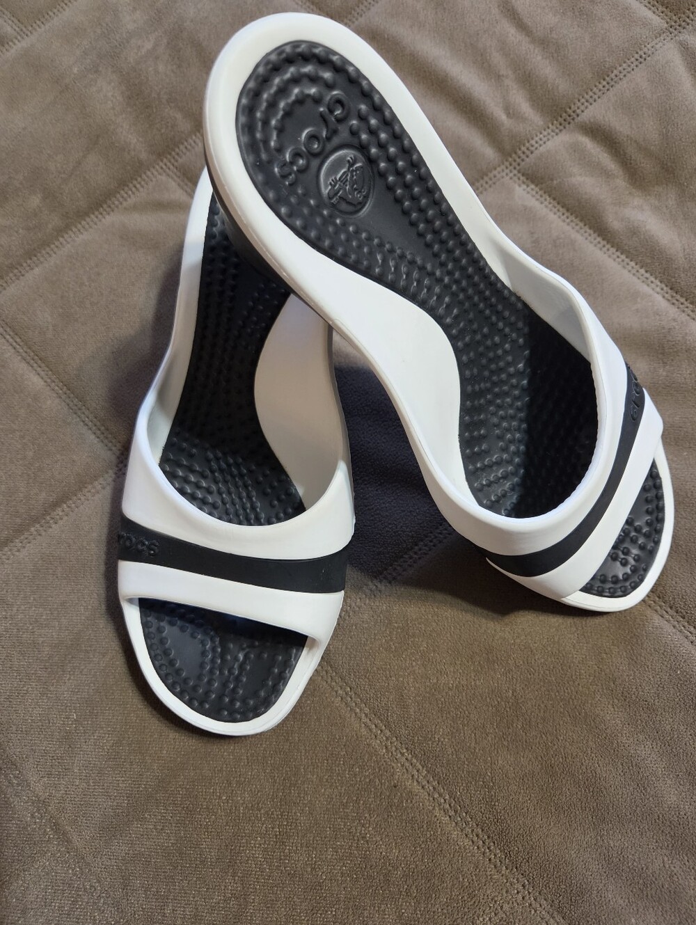 CROCS  Chic And Fun High Heel Women’s White and Black Slide Sandals. Sz 7 - Picture 5 of 10